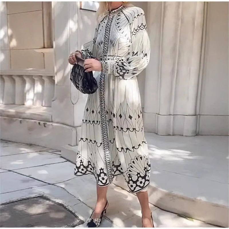 Robe midi femme – Coupe élégante – Manches longues – Motifs ornés – Taille ceinturée