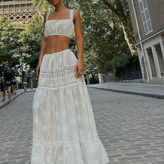 Ensemble Femme Deux Pièces – Dentelle Aérée – Top Épaules Dénudées – Jupe Longue Taille Haute Volants