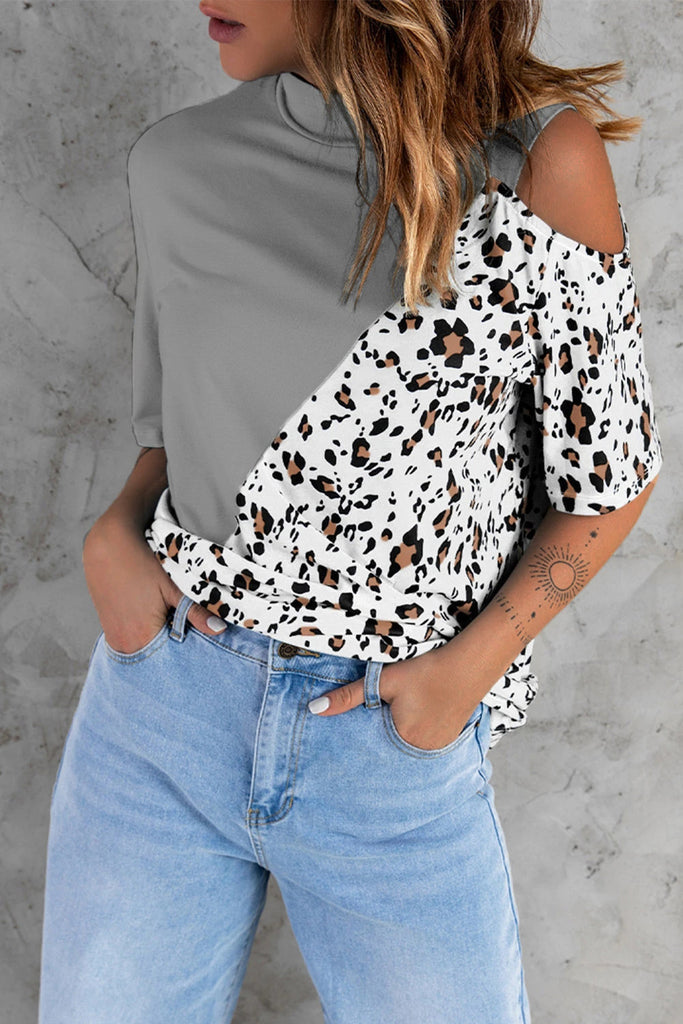 T-shirt femme – Coupe décontractée – Épaule dénudée – Imprimé animalier asymétrique