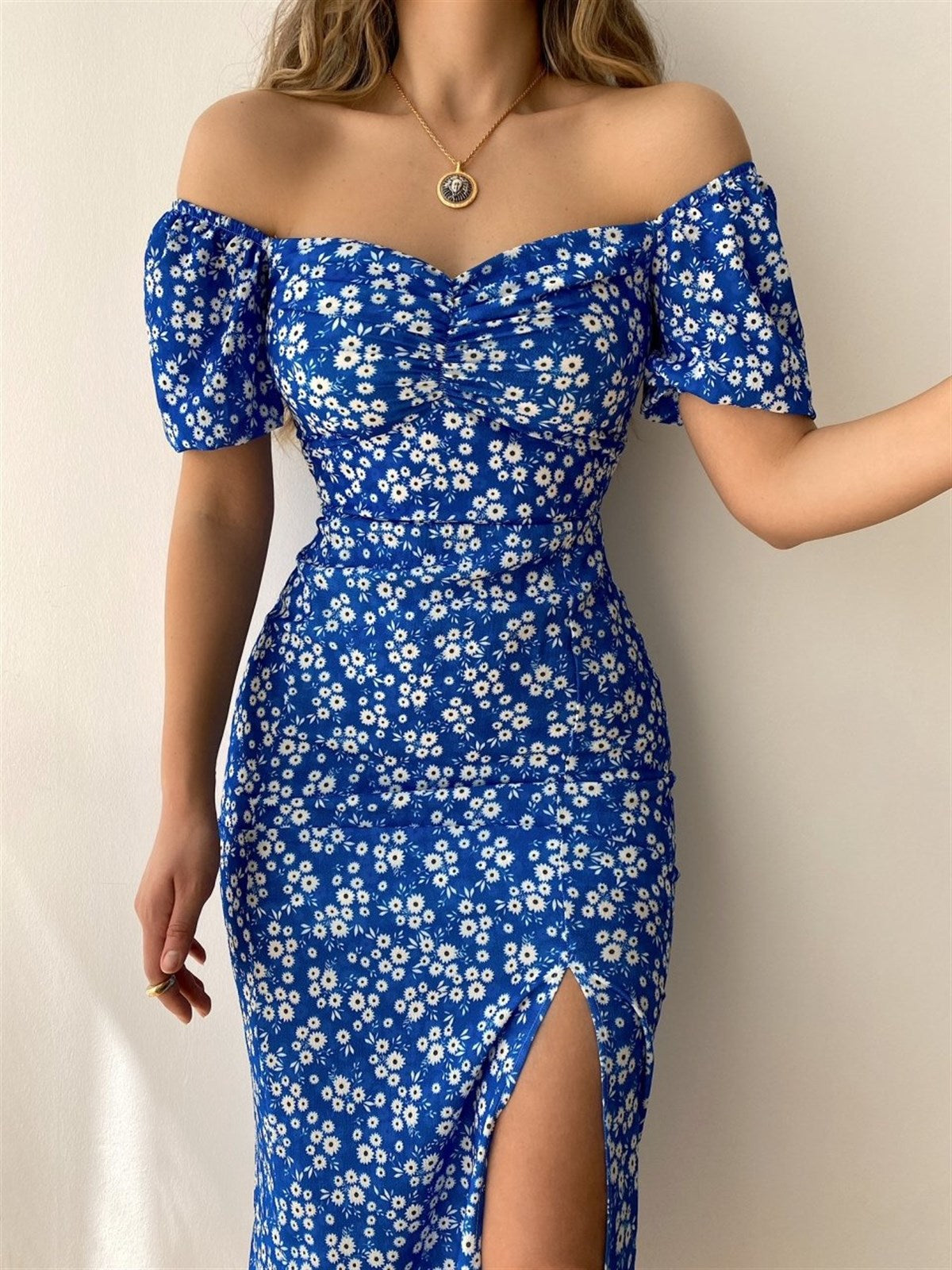 Robe midi femme – Épaules dénudées – Manches bouffantes – Fente – Coupe ajustée