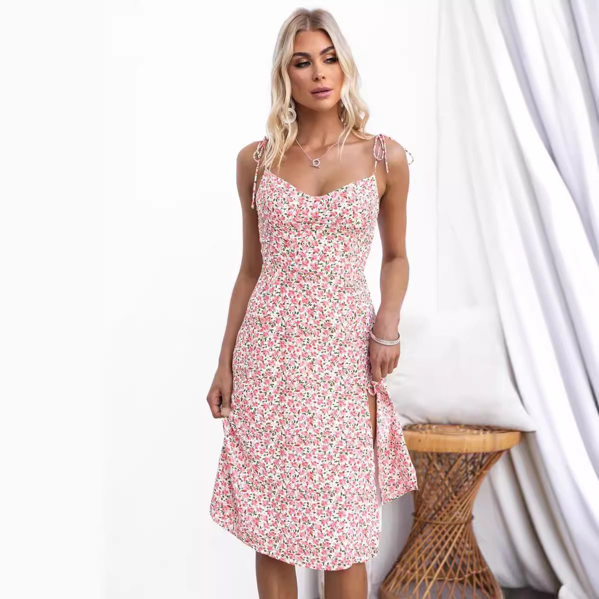 Robe midi femme – Coupe ajustée – Décolleté en V – Bretelles fines – Fente latérale – Imprimé fleuri