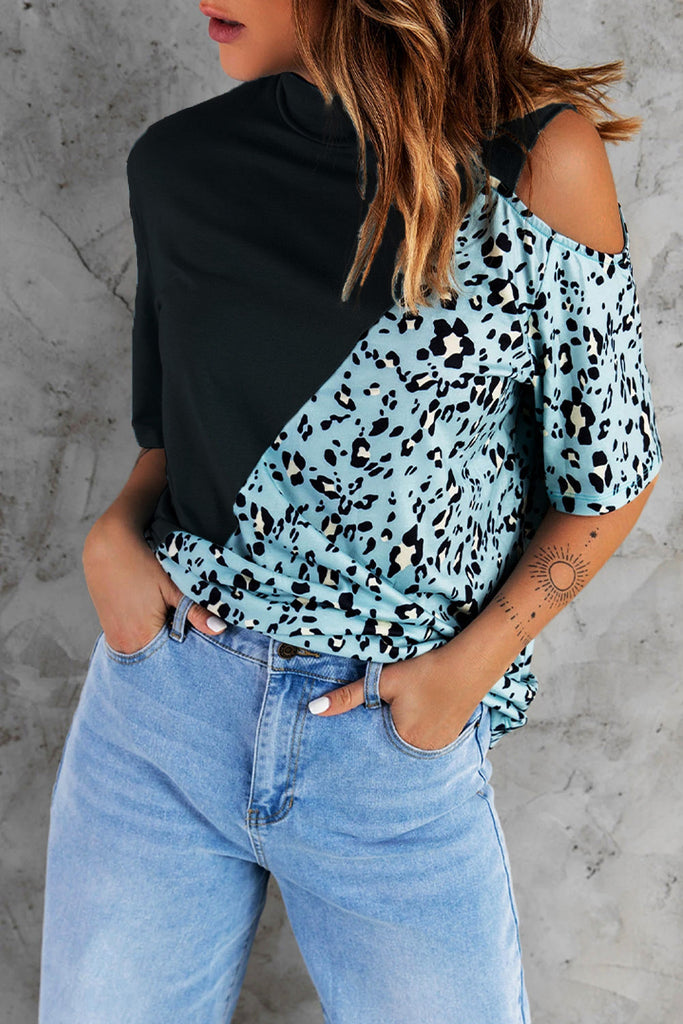 T-shirt femme – Coupe décontractée – Épaule dénudée – Imprimé animalier asymétrique