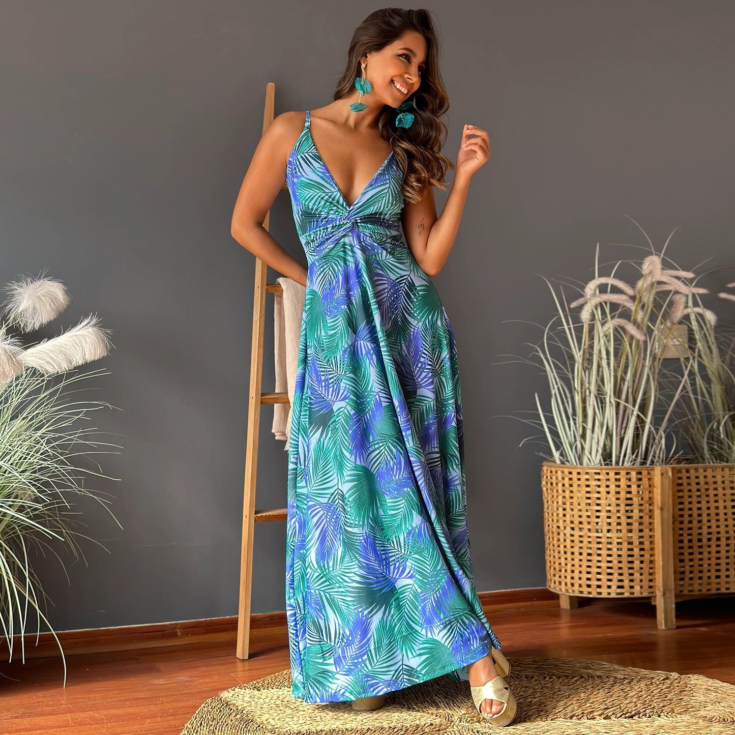Robe longue femme – Sans manches – Décolleté en V – Détail torsadé – Coupe fluide imprimée