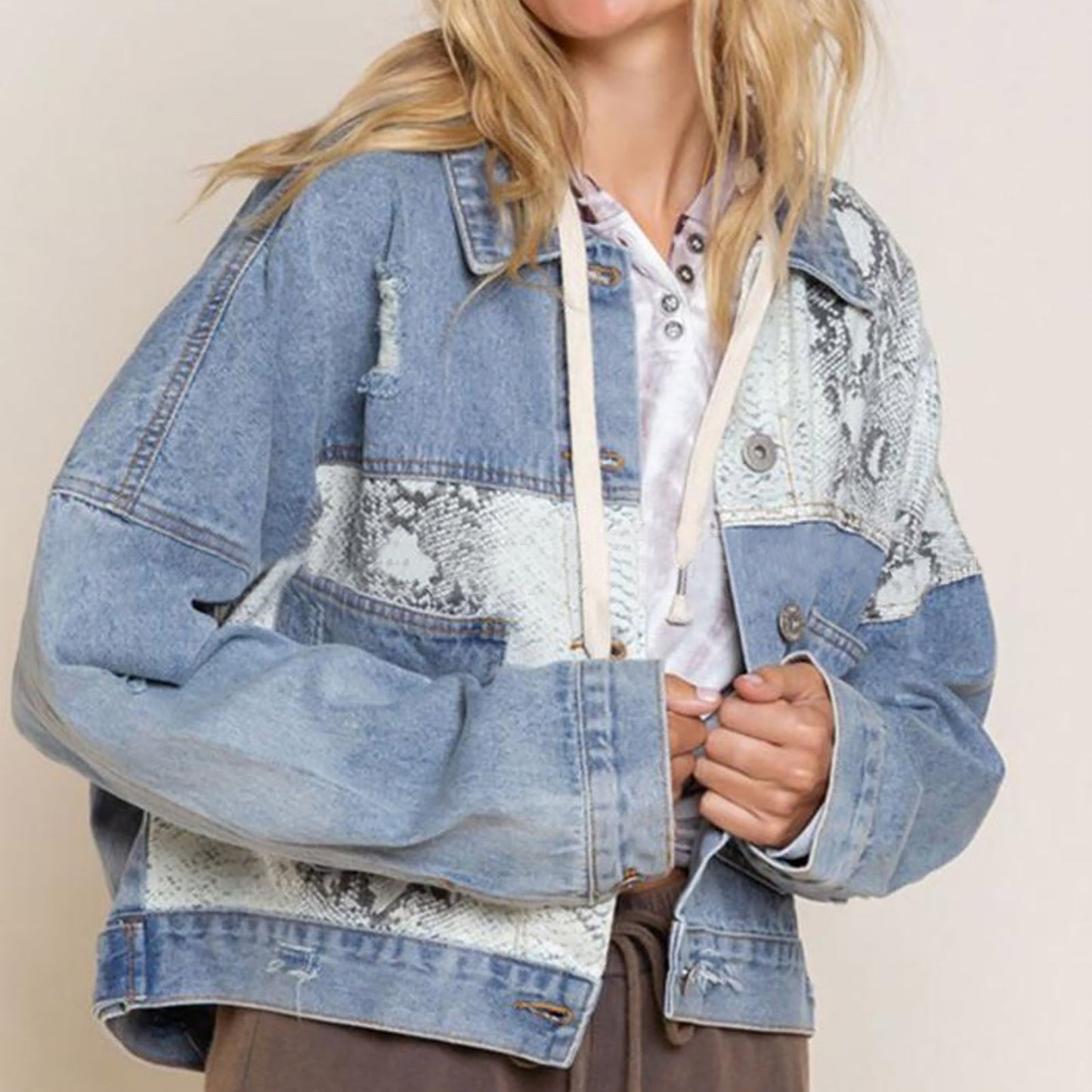 Veste femme courte – Denim – Coupe décontractée – Détails léopard – Effet usé