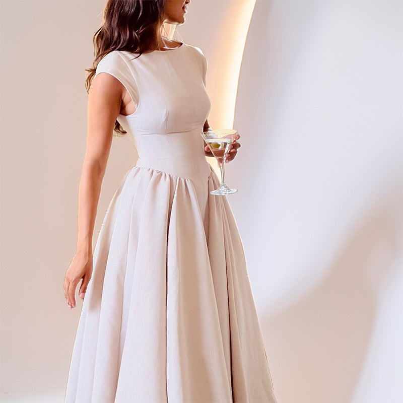 Robe femme sans manches – Taille cintrée – Coupe évasée – Longueur midi élégante