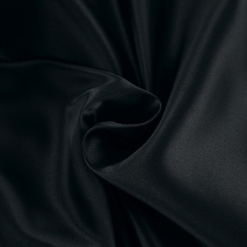 Robe femme – Col halter – Dos nu – Taille haute – Coupe évasée courte élégante