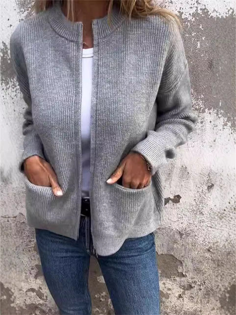 Veste femme – Maille côtelée – Coupe ample – Fermeture zippée – Col montant