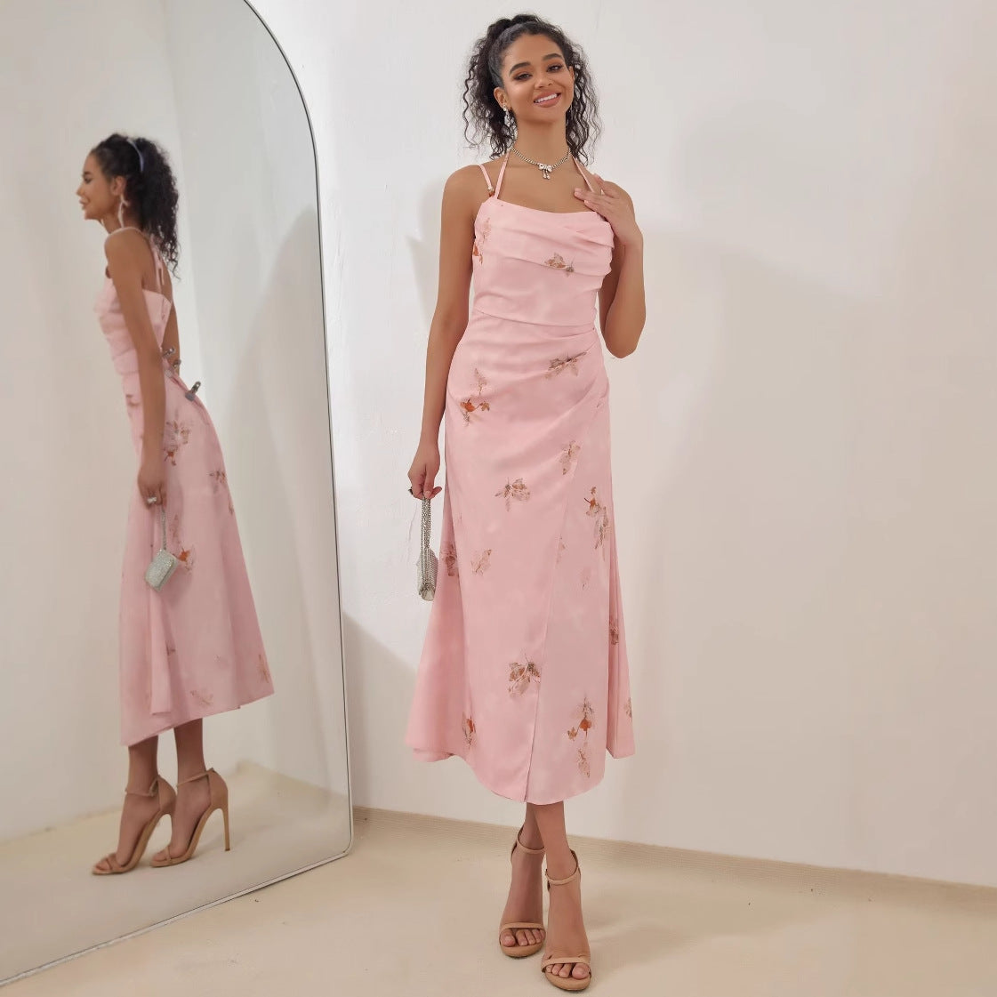 Robe midi femme – Coupe évasée – Tissu satiné – Bretelles fines élégantes
