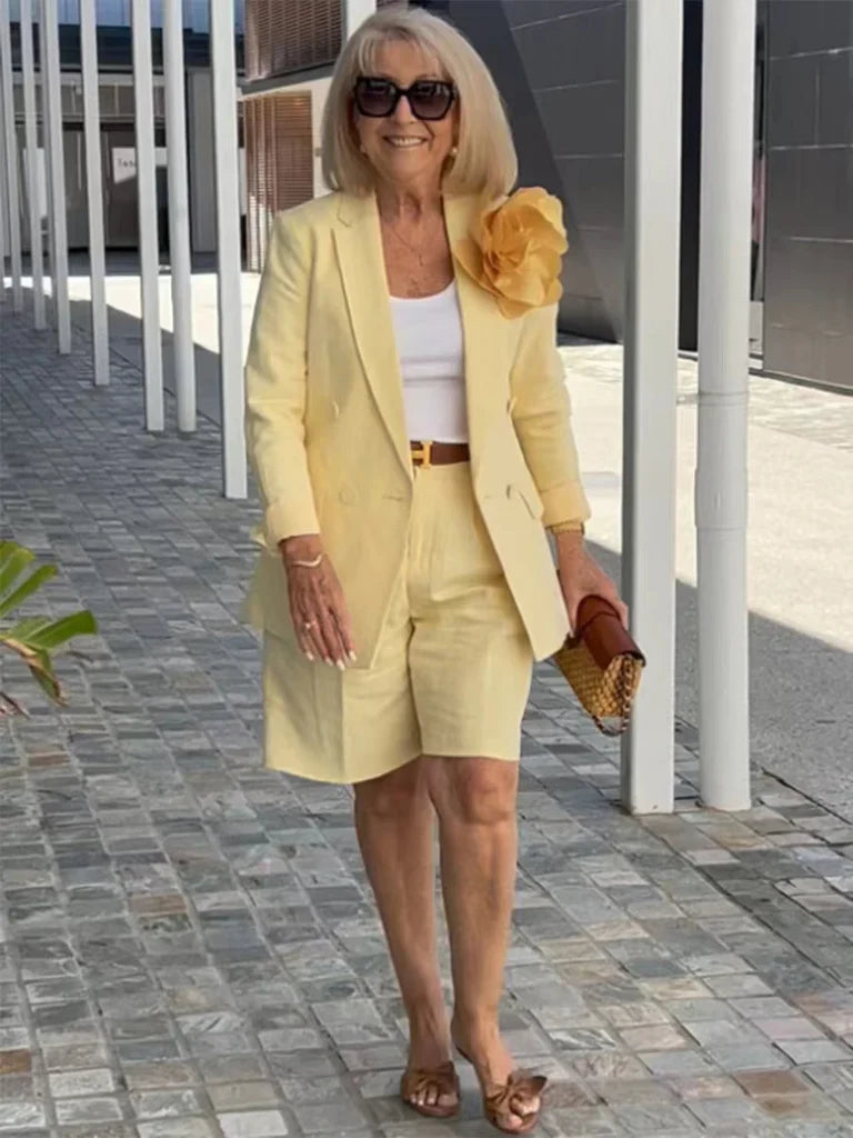 Ensemble femme blazer et short – Coupe tailleur – Tissu noble – Boutons élégants