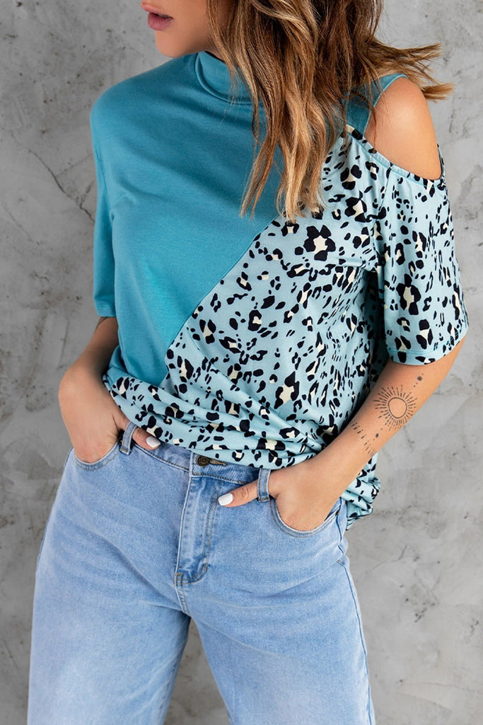 T-shirt femme – Coupe décontractée – Épaule dénudée – Imprimé animalier asymétrique