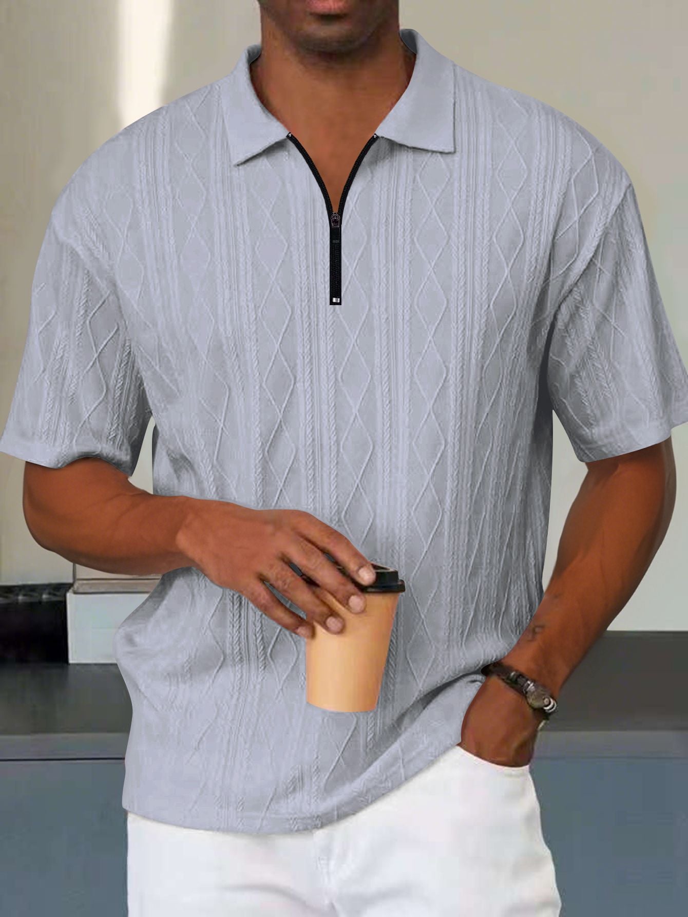 Polo homme – Maille douce – Coupe décontractée – Col zippé – Motif torsadé