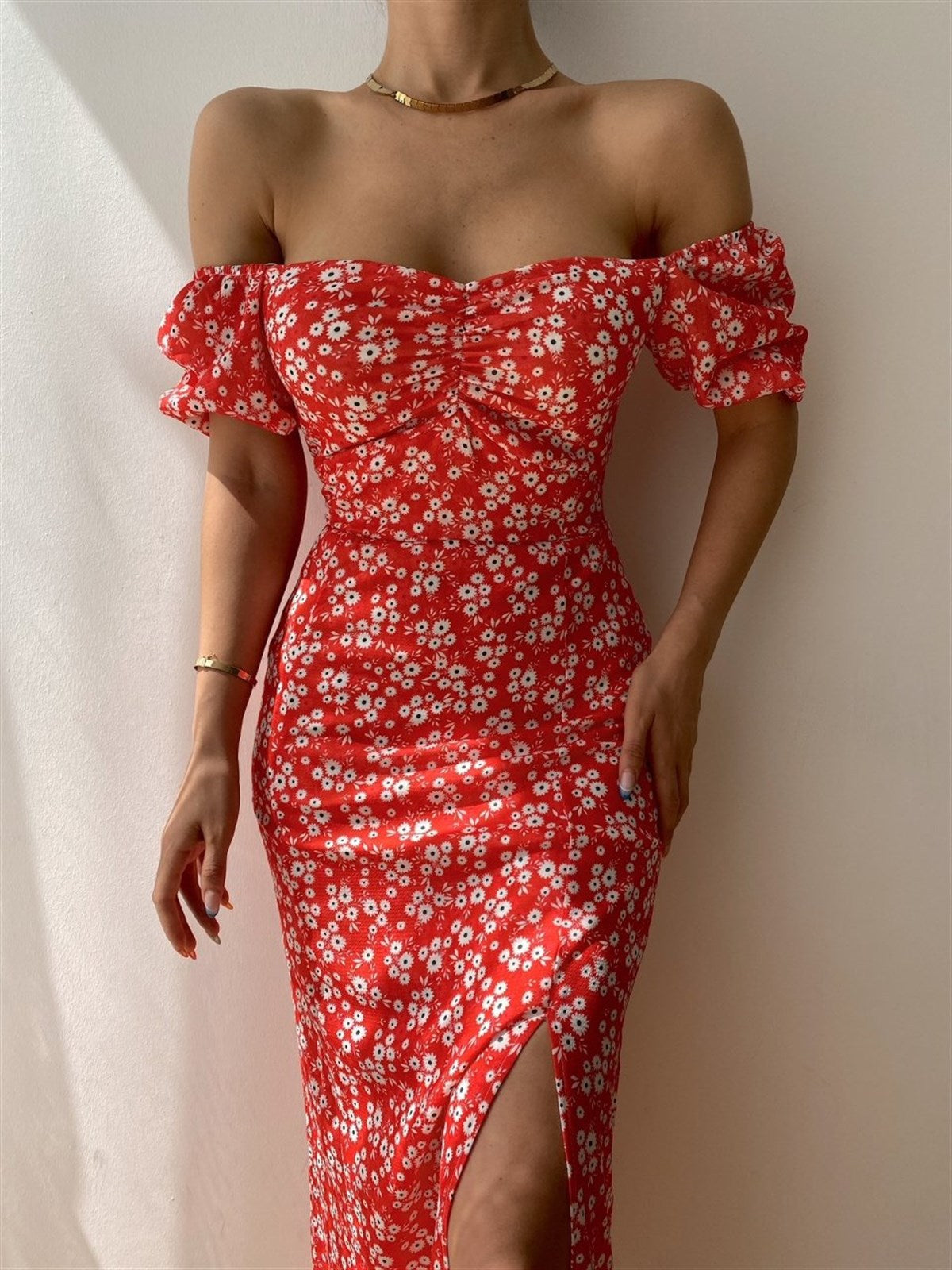 Robe midi femme – Épaules dénudées – Manches bouffantes – Fente – Coupe ajustée