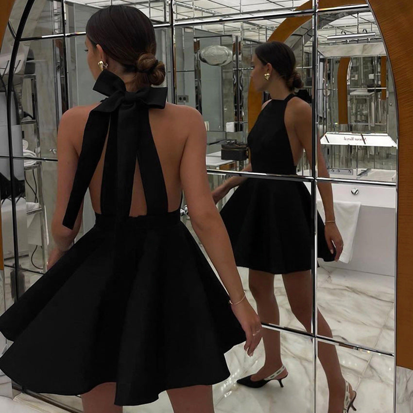 Robe femme – Col halter – Dos nu – Taille haute – Coupe évasée courte élégante