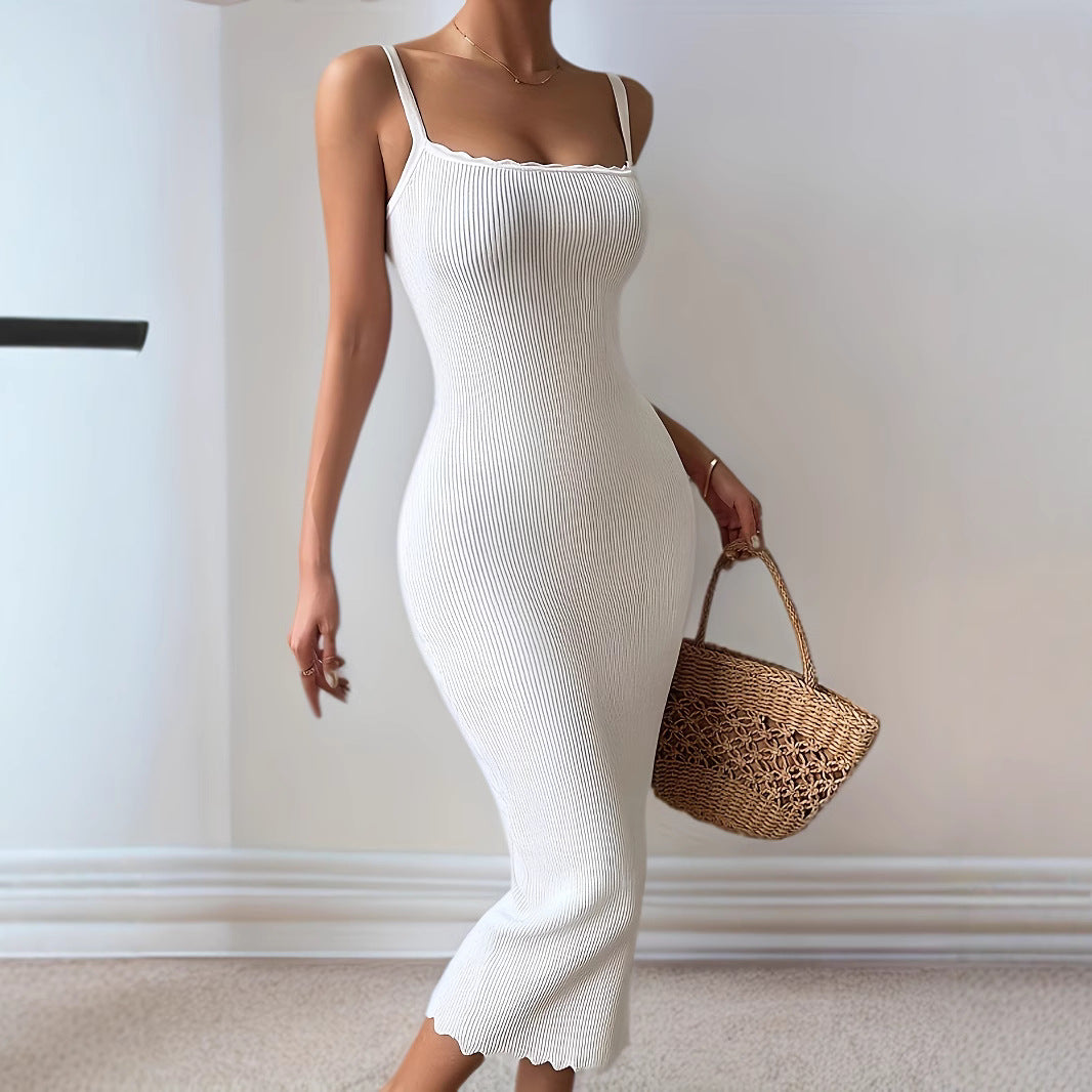 Robe moulante femme – Maille côtelée – Décolleté festonné – Bretelles fines – Longueur midi
