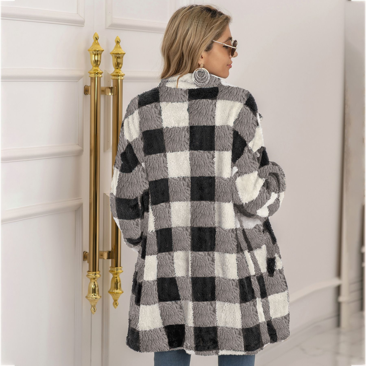 Laura - La veste à carreaux stylée