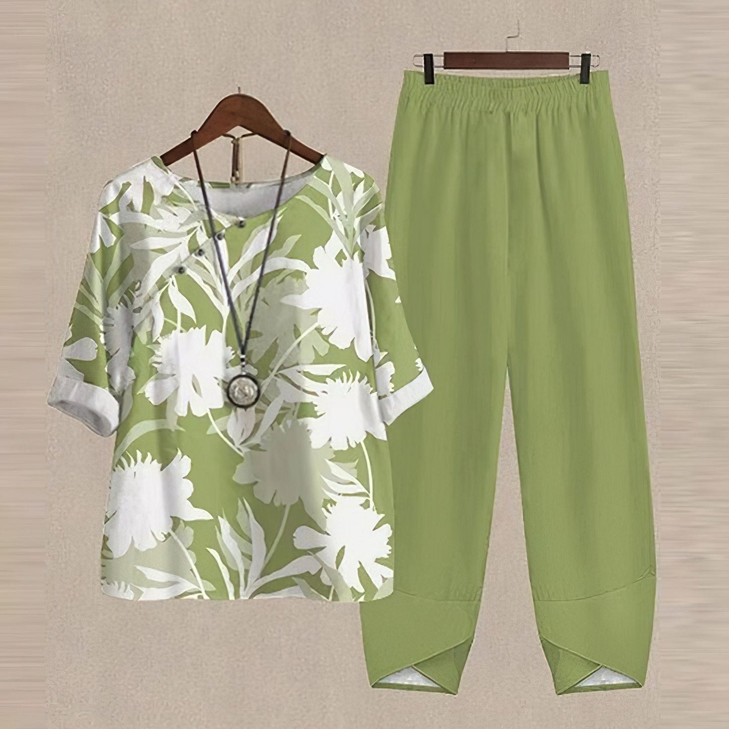 Ensemble Femme – Coupe Décontractée – Tissu Respirant – Top Papillons & Pantalon Large