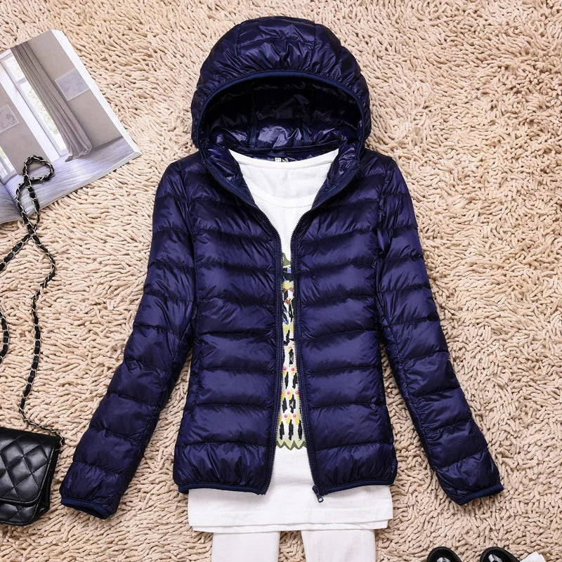 Veste Duvet Femme – Coupe Cintrée – Capuche – Matelassage Léger Déperlant