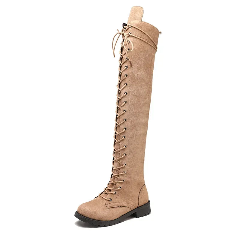 Bottes cuissardes femme – Aspect suédine – Lacets avant – Fermeture zippée – Semelle crantée