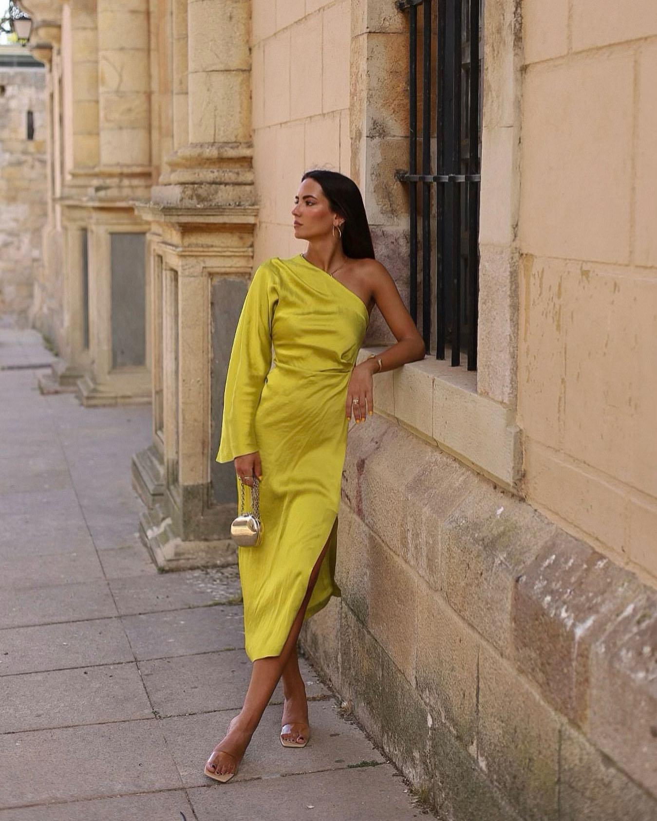 Robe en satin à une épaule pour femme - Élégante et sophistiquée