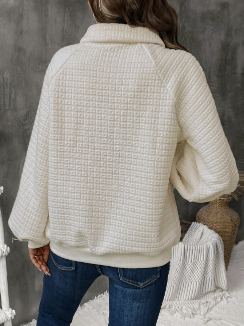 Sweatshirt femme – Coupe oversize – Maille texturée – Col chemise – Patte boutonnée