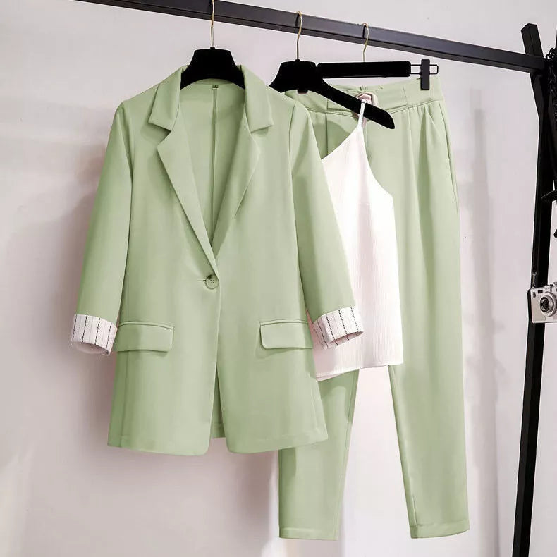 Blazer femme – Coupe cintrée – Revers classique – Bouton unique – Poignets retroussés