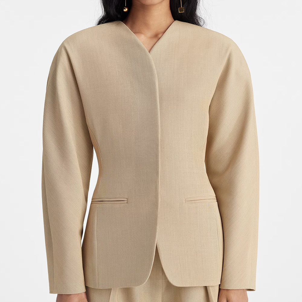 Blazer femme – Coupe cintrée – Sans col – Fermeture discrète – Tissu léger structuré