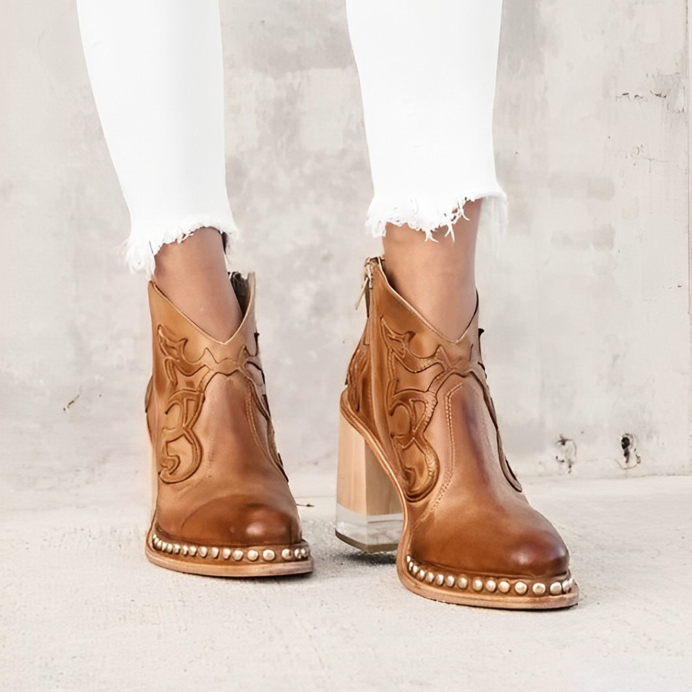 Bottines Femme – Talon Bloc Moderne – Détail Brodé – Semelle Cloutée Élégante