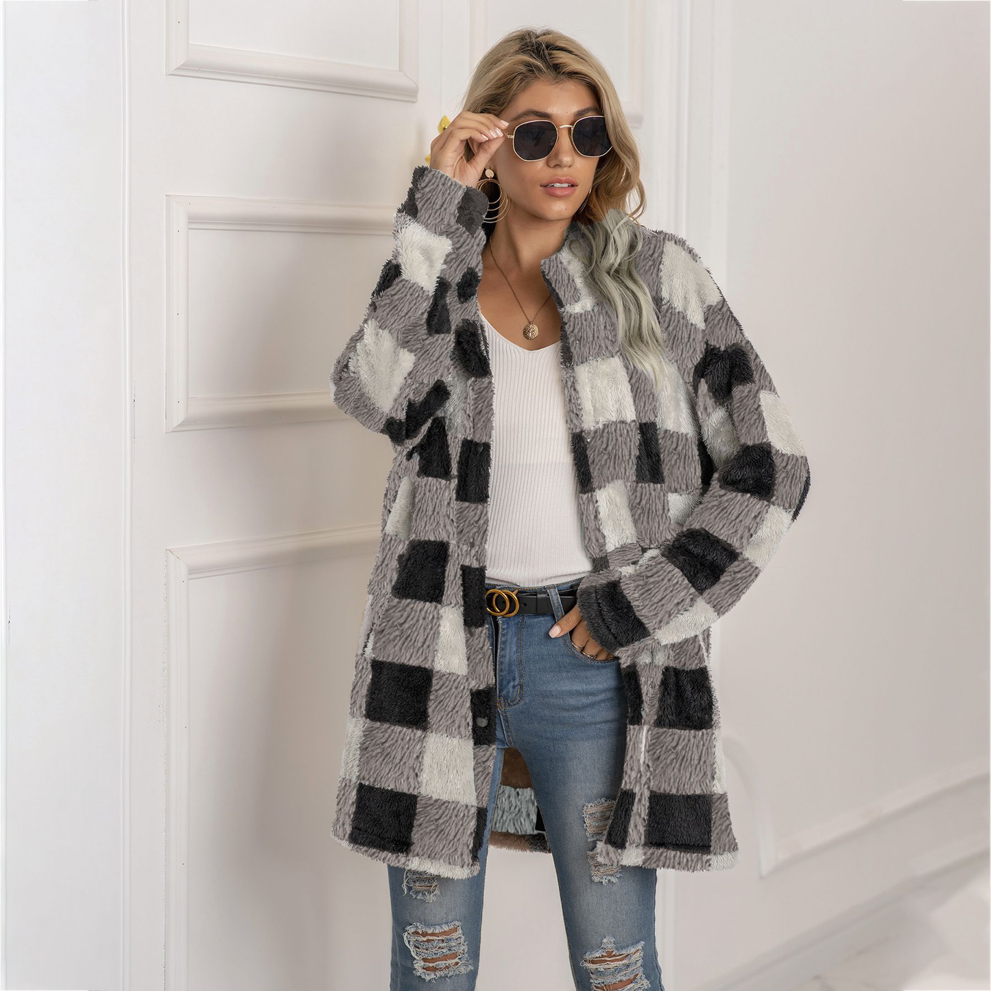 Laura - La veste à carreaux stylée