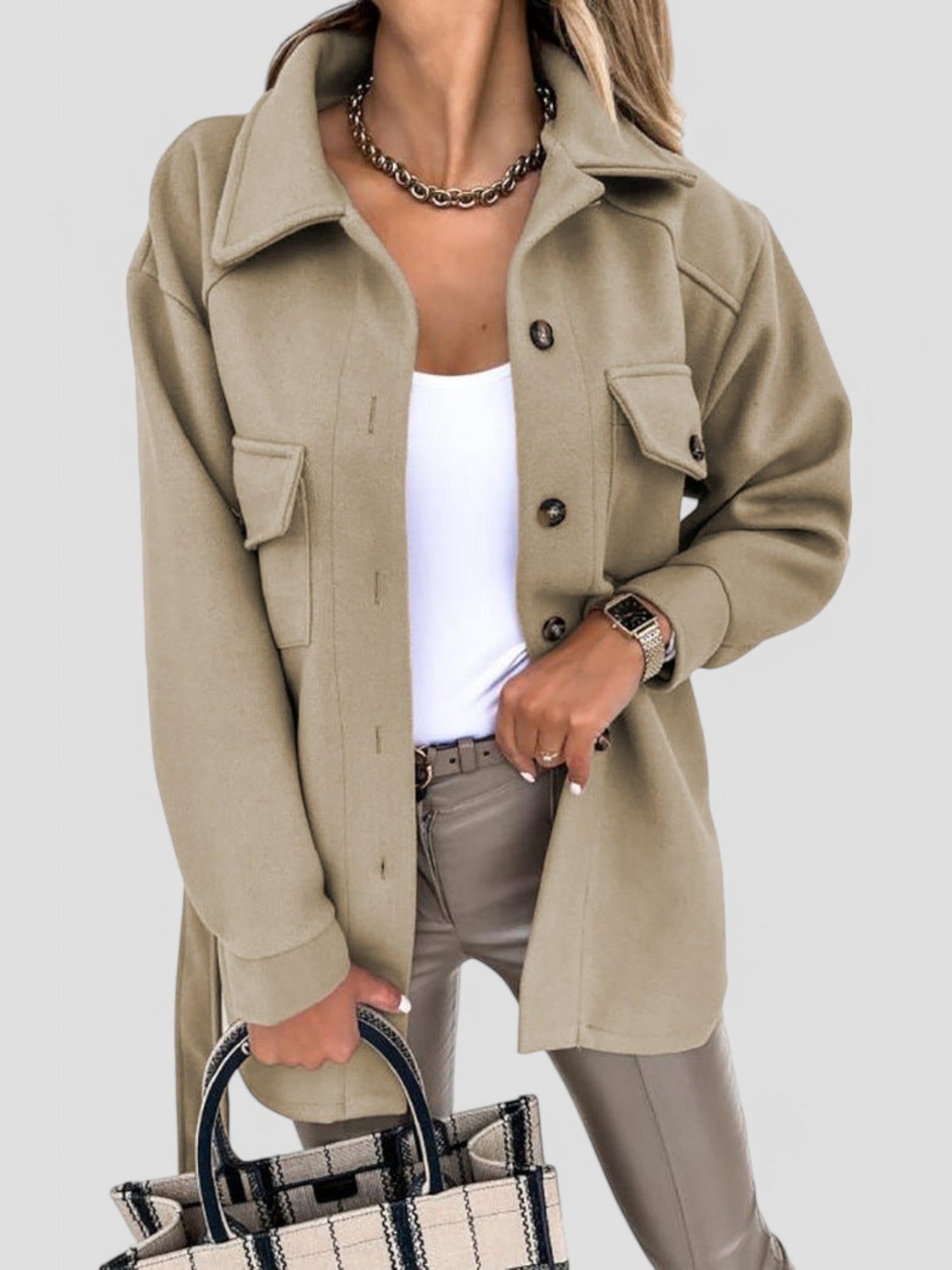 Veste femme boutonnée – Coupe décontractée – Col classique – Poches à rabat