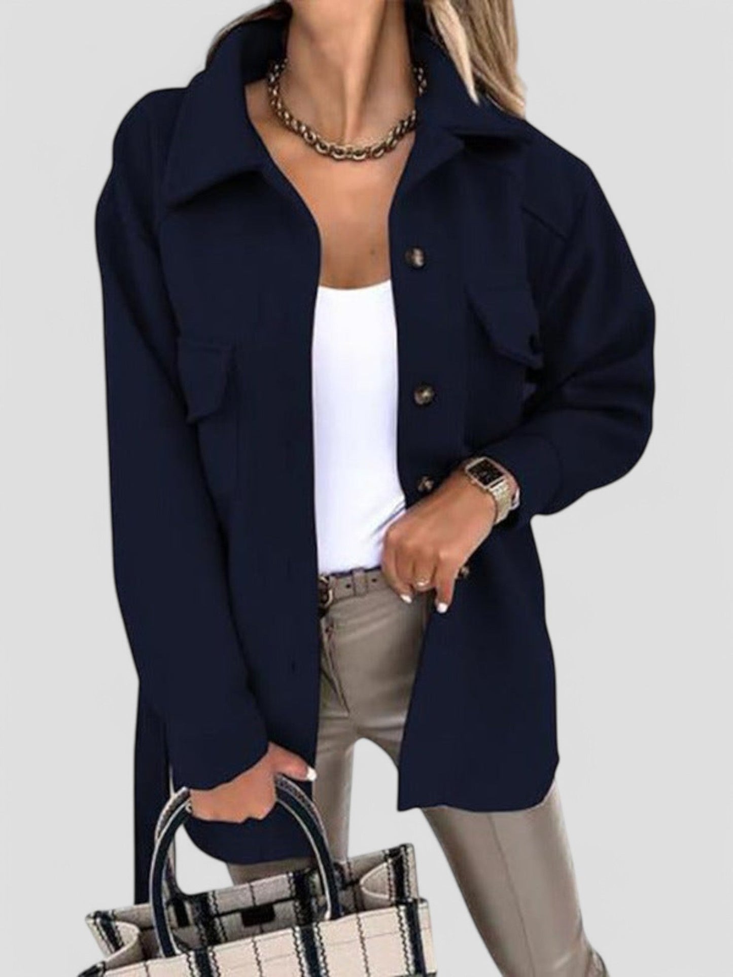 Veste femme boutonnée – Coupe décontractée – Col classique – Poches à rabat