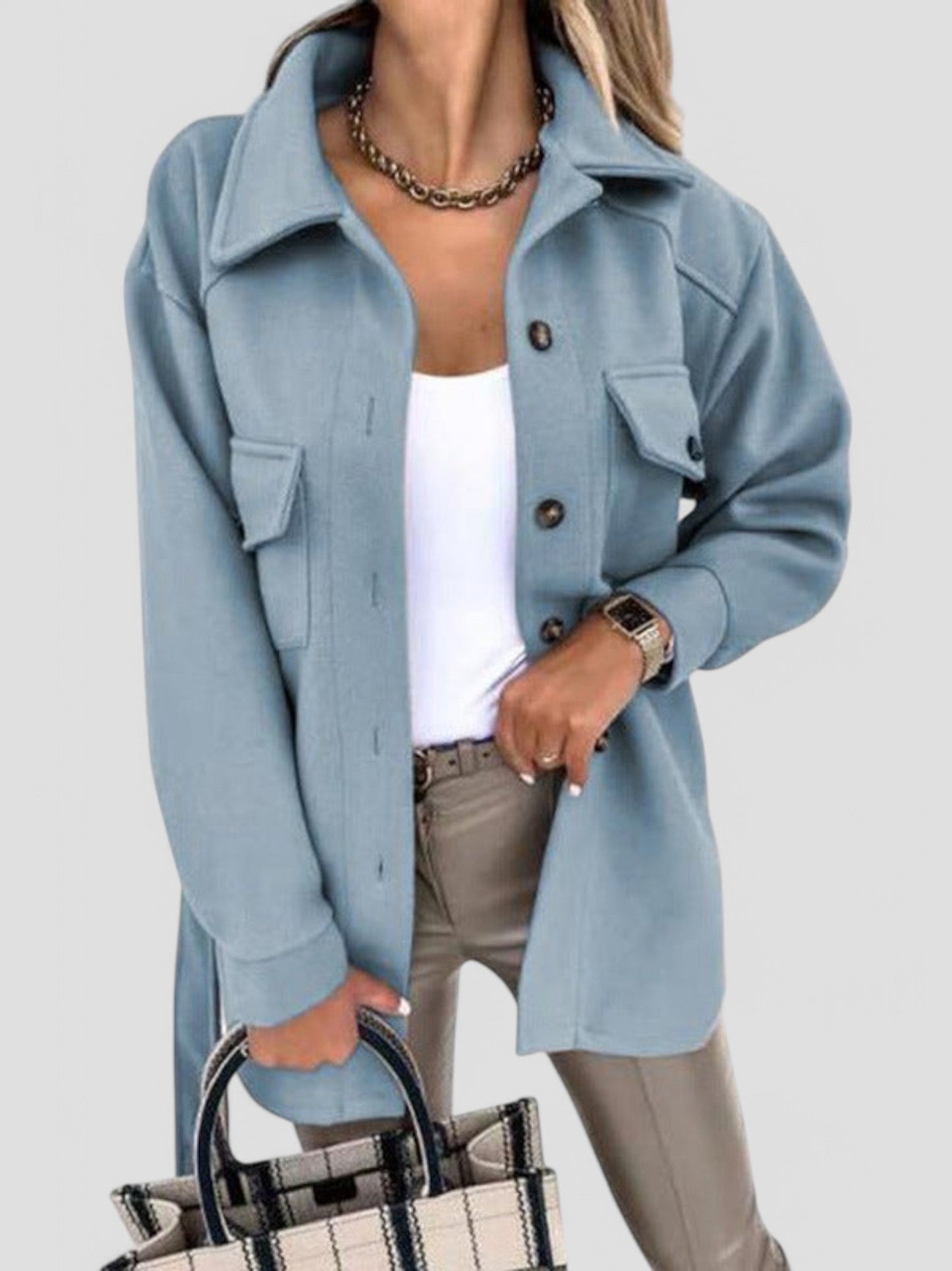 Veste femme boutonnée – Coupe décontractée – Col classique – Poches à rabat