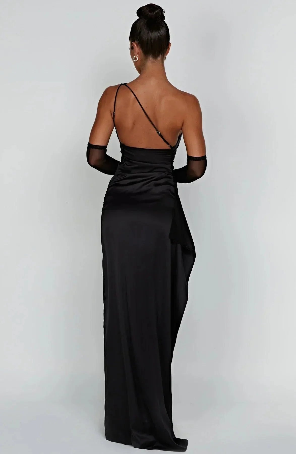 Robe maxi asymétrique en satin - Fente haute et élégance sophistiquée