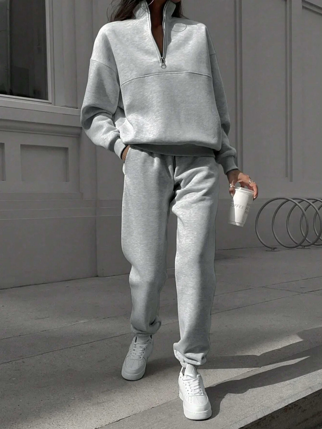 Ensemble Femme Deux Pièces – Maille Douce – Coupe Décontractée – Haut Zippé Manches Longues et Pantalon Fuselé