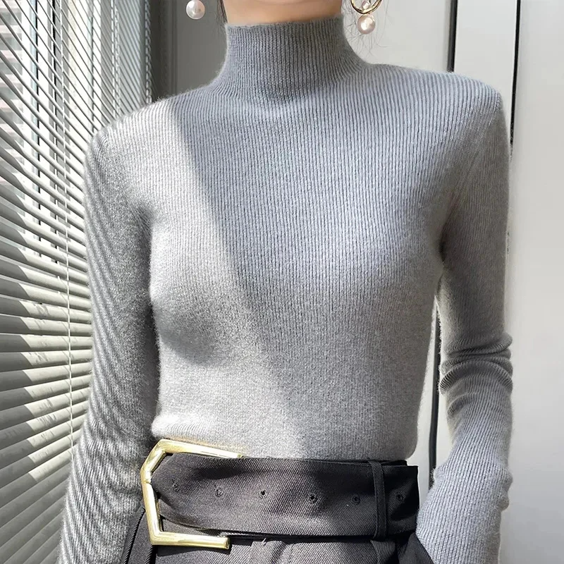 Pull femme – Coupe cintrée – Maille laine – Col roulé – Finitions côtelées