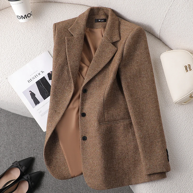 Blazer femme – Coupe cintrée – Laine douce – Col classique – Fermeture trois boutons