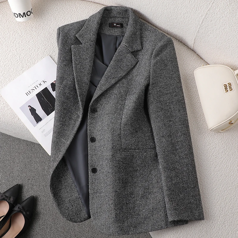 Blazer femme – Coupe cintrée – Laine douce – Col classique – Fermeture trois boutons