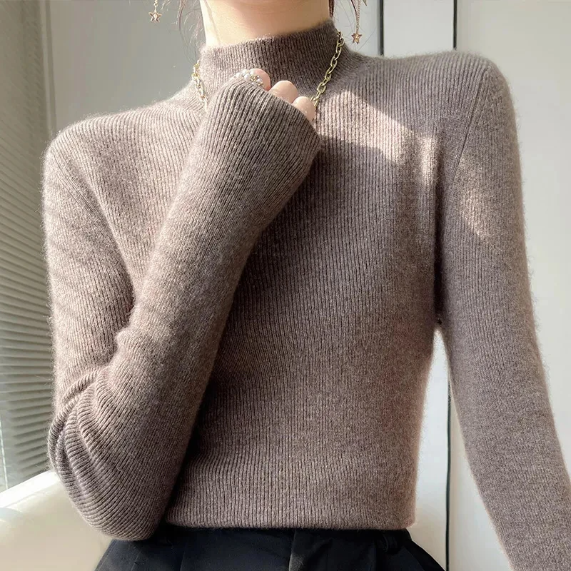 Pull femme – Coupe cintrée – Maille laine – Col roulé – Finitions côtelées