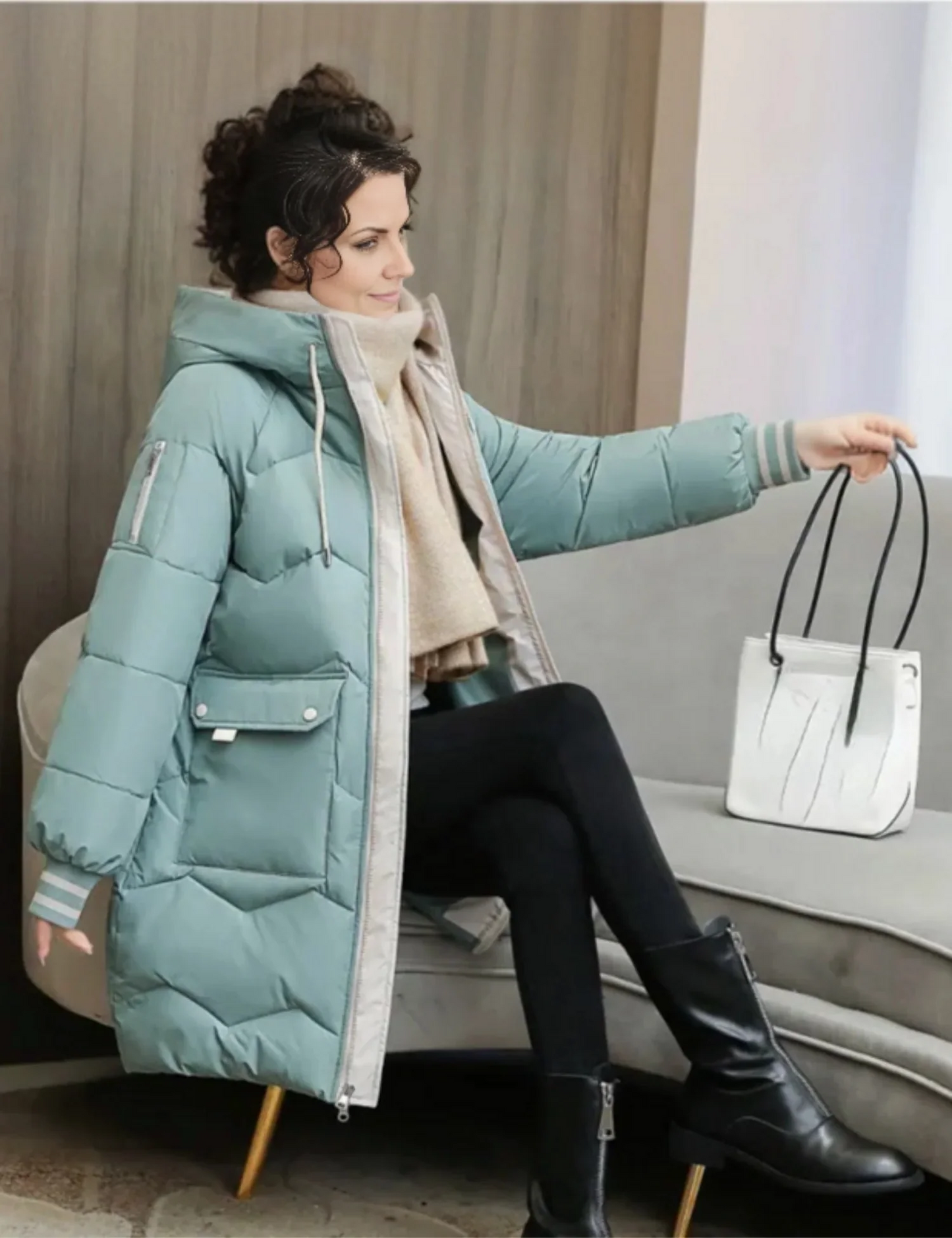 Veste matelassée femme – Coupe cintrée – Capuche isolante – Longueur genou