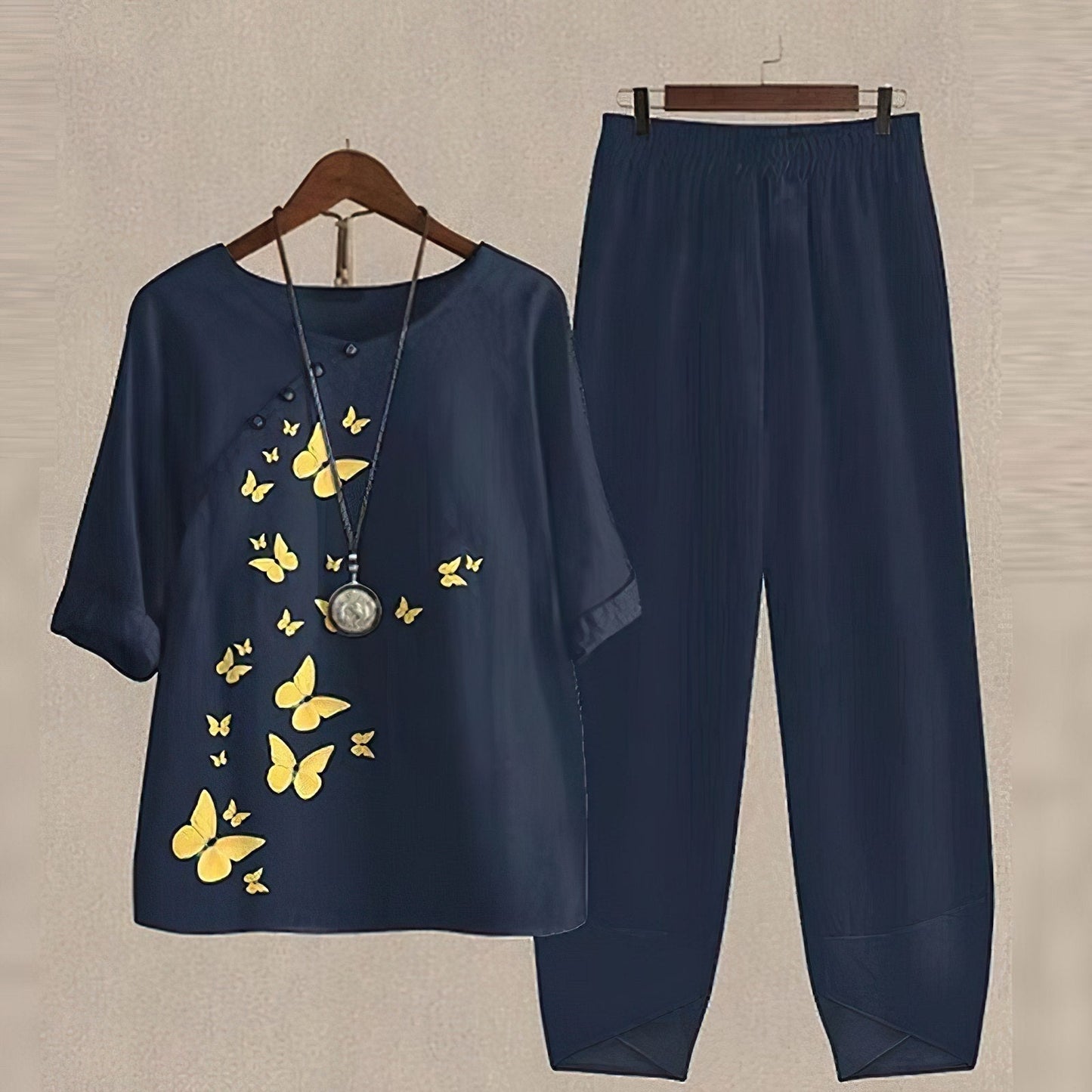 Ensemble Femme – Coupe Décontractée – Tissu Respirant – Top Papillons & Pantalon Large