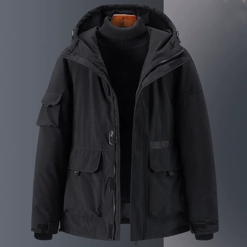 Veste duvet homme – Capuche – Déperlante – Coupe décontractée – Poches utilitaires