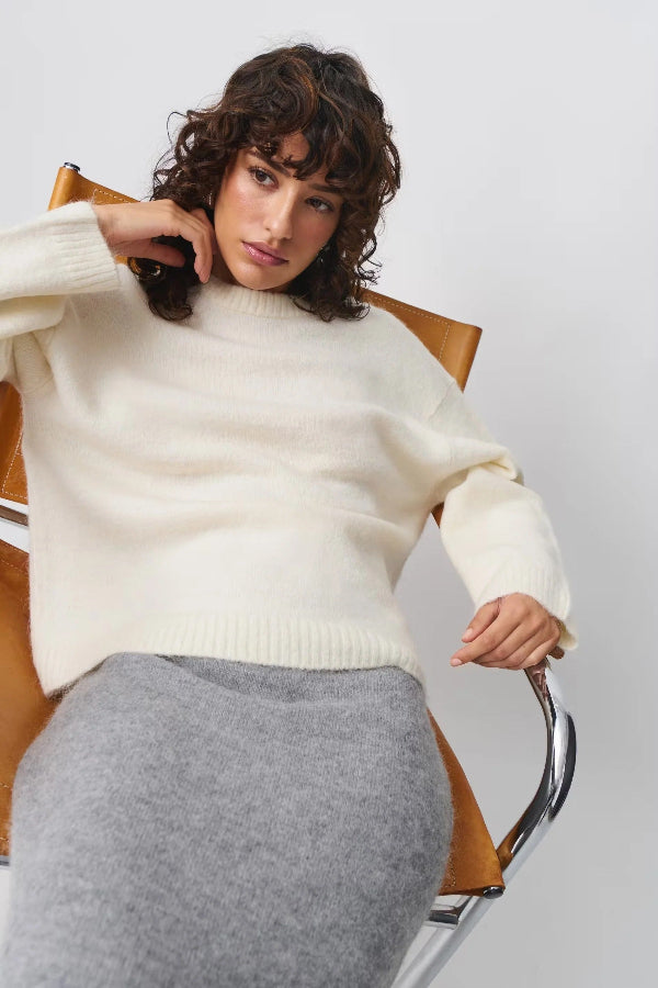 Pull femme – Coupe oversize – Effet laine douce – Manches longues – Finitions côtelées