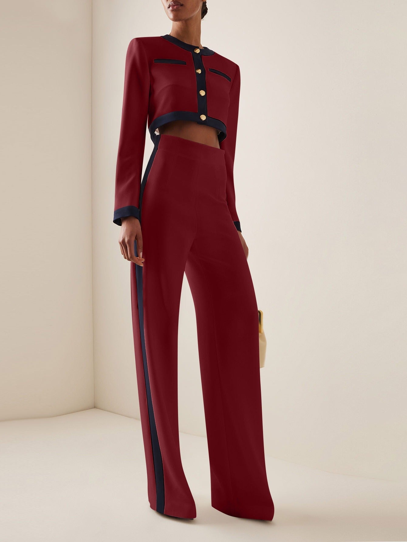 Blazer femme – Coupe courte tailleur – Manches longues – Détails contrastés élégants
