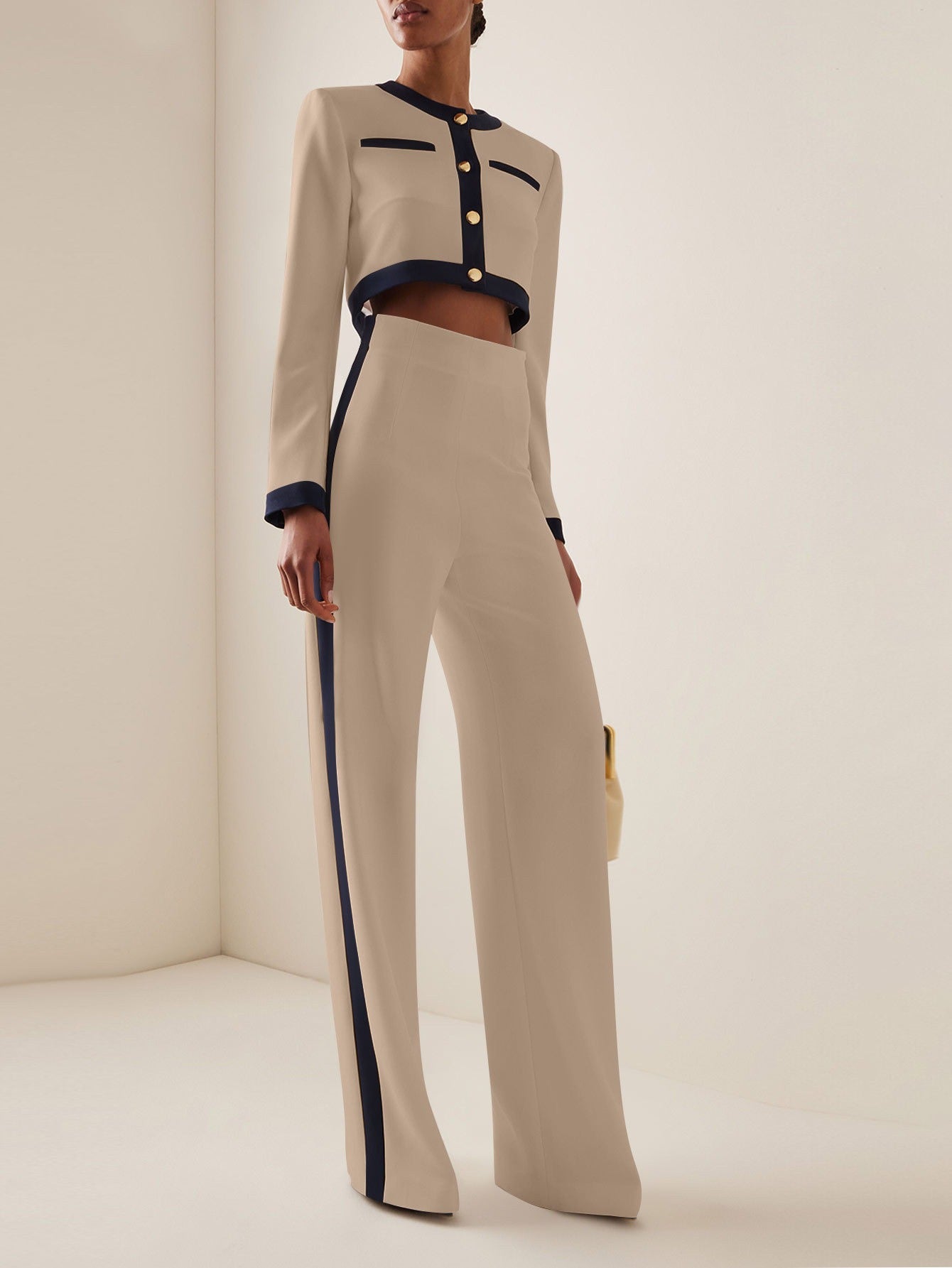 Blazer femme – Coupe courte tailleur – Manches longues – Détails contrastés élégants