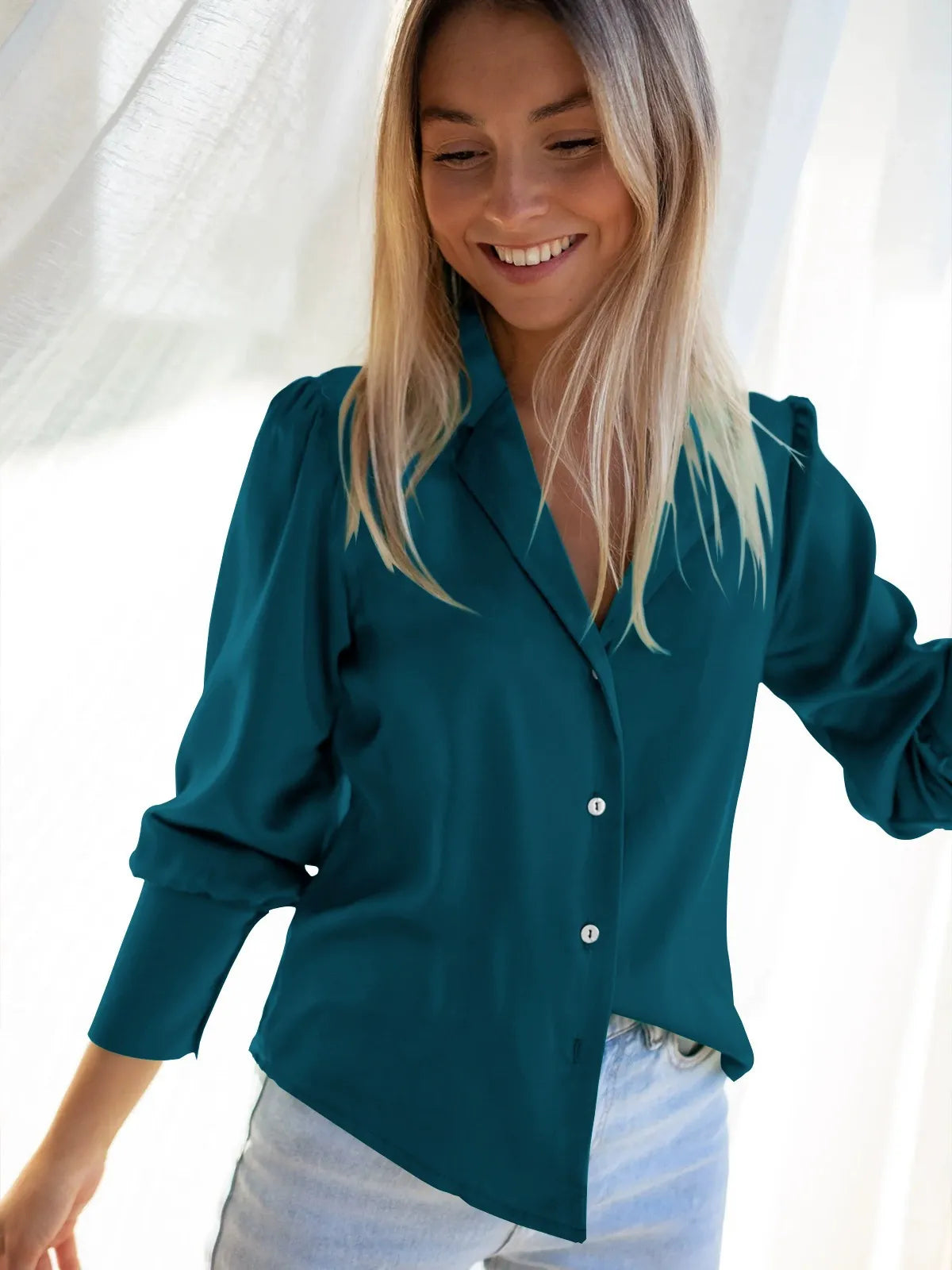Blouse femme – Coupe ample – Tissu fluide effet soyeux – Manches longues – Col classique