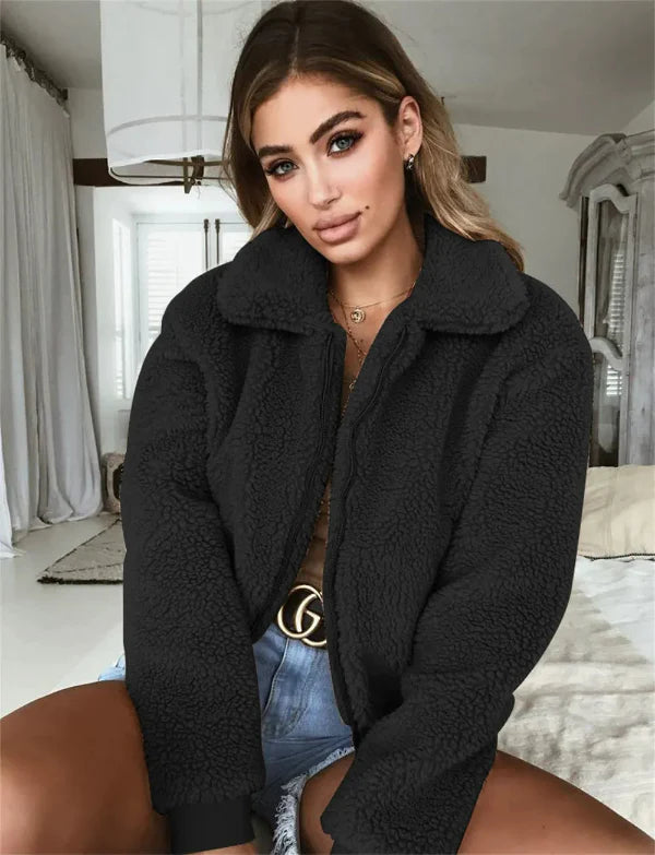 Veste courte femme – coupe décontractée – polaire douce – col chemise – zip frontal