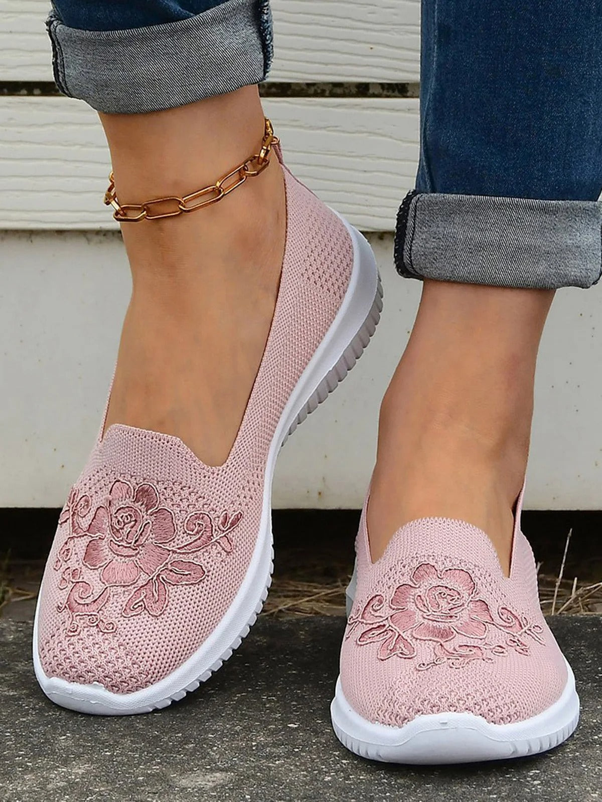 Baskets femme slip-on – Maille respirante – Broderie florale – Confort décontracté