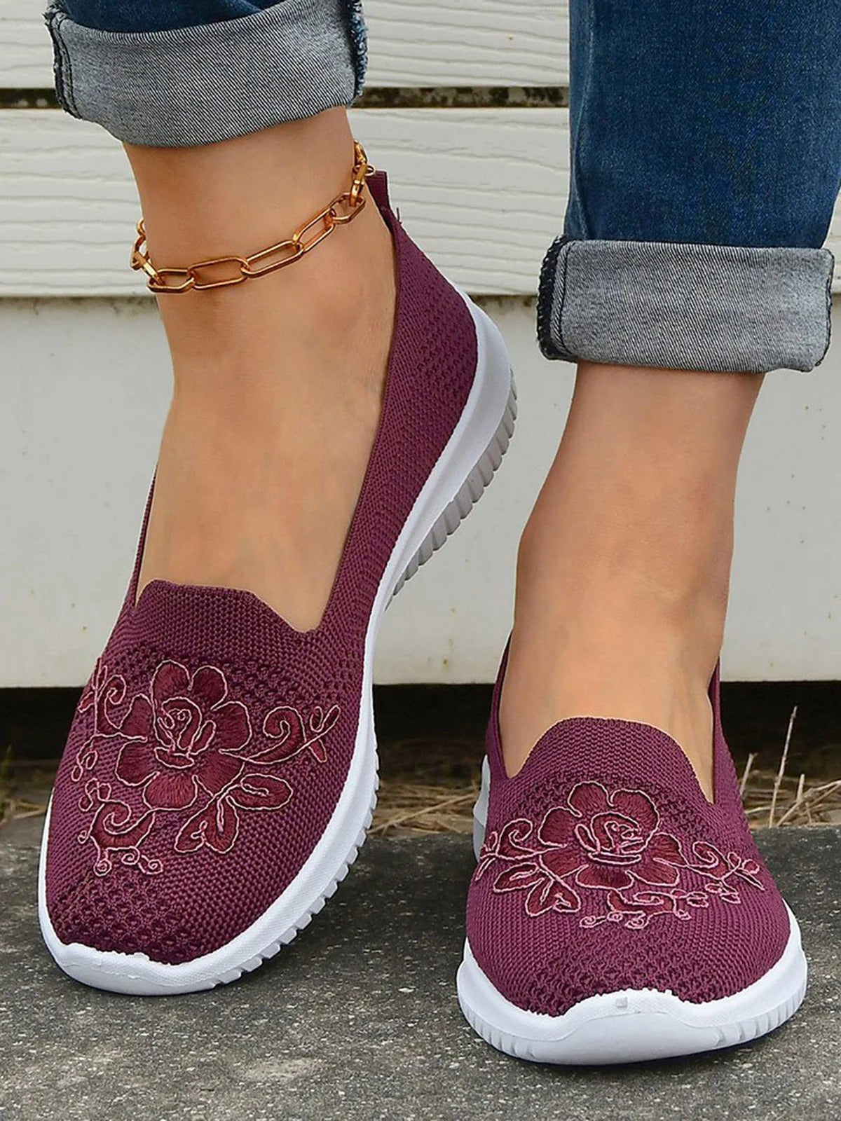 Baskets femme slip-on – Maille respirante – Broderie florale – Confort décontracté
