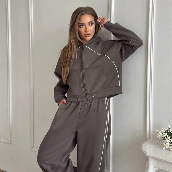 Ensemble Femme – Coupe Oversize – Hoodie Zippé – Pantalon Large – Détail Contrasté