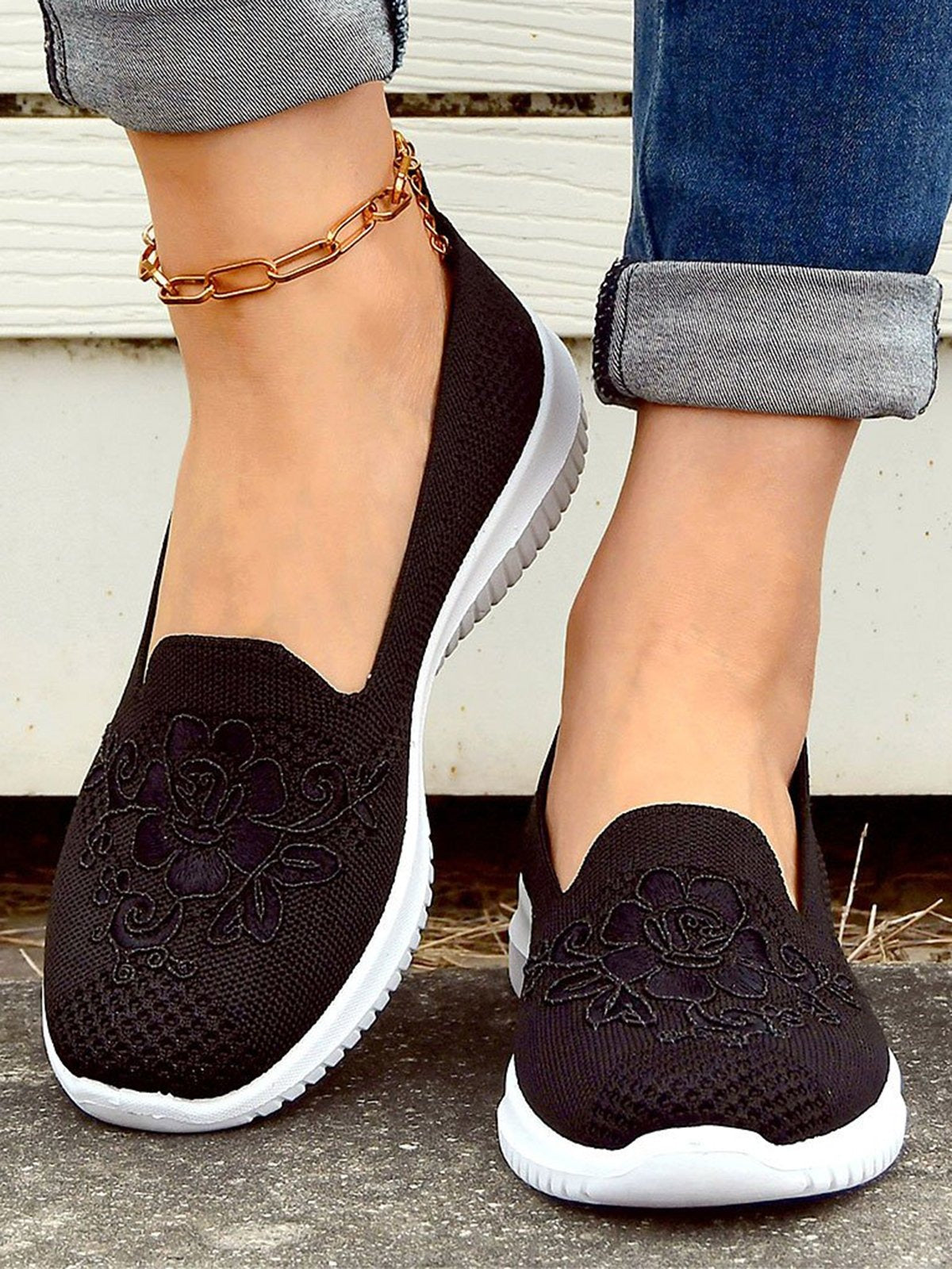 Baskets femme slip-on – Maille respirante – Broderie florale – Confort décontracté