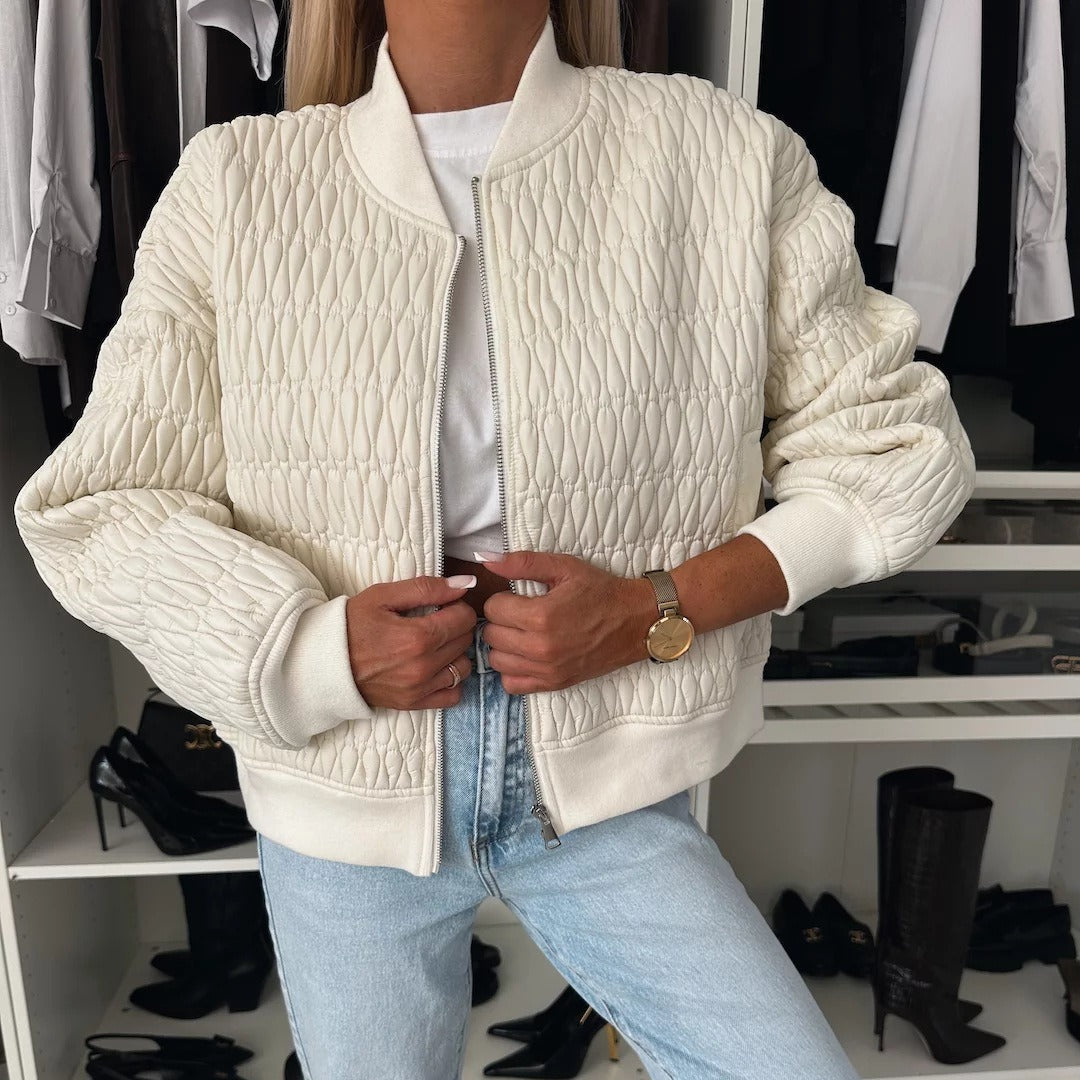 Veste matelassée femme – Coupe courte – Look oversize – Col bomber zippé
